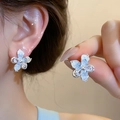 Boucles d'oreilles fleurs en argent avec cristaux de zircon bleu clair et clairs - Clou de Boucle d'Oreille Fleur en Strass (30#) / Bleu