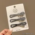 Dettaglio di tre fermagli per capelli Y2K in metallo argento su carta da circa 6 cm - 6CM Clip a Becco d'Anatra con Fiocco M3-066