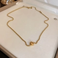 Collana in acciaio al titanio con perla dorata in una scatola regalo bianca minimal - Oro