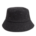 Detalle de gorro de lana con lentejuelas brillantes y adorno de logotipo metálico redondo - M (58cm) / gris oscuro