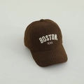 Détail d'une casquette de baseball en velours côtelé marron avec broderie Boston 1630 - 50-52cm (2-5 Ans) / BOSTON - Marron