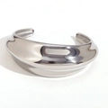 Bracciale rigido spesso argento minimalista in acciaio lucido con design convesso e liscio - Bracciale Aperto Lucido con Superficie ad Arco Goffrata / Color Acciaio