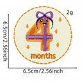 Detail eines Cartoon-Nummer 4 Stickpatches für Babykleidung, 6,5 cm Durchmesser - 4 Monate (4#)