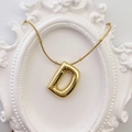 Collier doré avec pendentif lettre D gonflé et chaîne serpent perlée pour femme - Lettre D Or