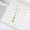 Collana a spilla dorata con pendenti malocchio e cristalli su un blocco di pietra bianca - Ciondolo a Spilla da Balia (XL3214) / Occhio Nero