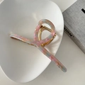 Detail of 13cm marble pink acetate hair claw with elegant golden metal twist design - Blue & Pink
