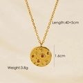 Dettaglio del ciondolo sole con pietre rosa, peso 3,8 g e lunghezza totale 45 cm - Bussola Di Zircone