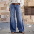 Jeans blu retrò a vita alta e gamba larga con cintura in pelle marrone e stella ricamata - S / Blu