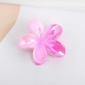 Detail of pink pearlescent flower hair claw with marble texture and iridescent finish - Electroplated Rose Red