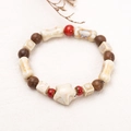 Ethno-Keramik-Knochenarmband mit dunkelbraunen Holzperlen und Sternanhänger - 31 Holzperlen Serie G