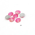 Detailansicht der rosa irisierenden Fischschuppen-Harzsteine mit flacher Silberrückseite - Nr. 6 (Rosa AB) / 20mm