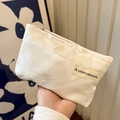 Neceser de lona crema con acabado jacquard texturizado y cierre de cremallera seguro - Lazo Blanco (Pequeño)