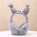 Dettaglio di paraorecchie grigi in peluche con occhi a fumetto e stelle rosa - Diametro 13CM / Grigio