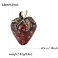 Vintage Emaille Erdbeere Brosche für Damen mit goldenen Blättern und Größenangaben - Rot