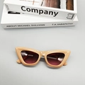 Retro cat-eye sunglasses with nude frames and dark gradient lenses for women - Rice Pink