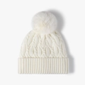 Berretto beige da donna in maglia a trecce con pompon in ecopelliccia sintetica - Regolabile / Bianco(24B033)