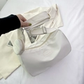 Borsa tote in nylon bianco con tracolla regolabile e piccolo portamonete tondo - Bianco Sporco