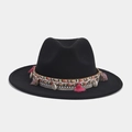 Detalle de sombrero bohemio negro con encaje, conchas y borlas de colores - M (56-58cm) / Estilo de Cinta de Concha con Borla