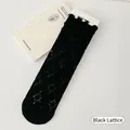 Chaussettes JK noires minimalistes avec motif losanges ajourés et bordure ondulée - Argyle Noir