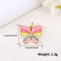 Vue macro du pendentif papillon coloré avec les dimensions de taille et de poids précis - A0072-Pendentif Papillon en Émail Coloré