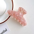Haarklammer mit rosa Marmortextur für Haarstyling vor schlichtem weißem Hintergrund - 8.5cm / Floral Rosa