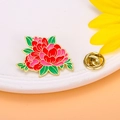 Broche de flor de peonía esmaltada rosa con hojas verdes y cierre de mariposa dorado - Peonía Rosa / Rosa