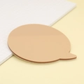 Note adesive a forma di fumetto color latte con vista diagonale su carta ufficio - Cachi