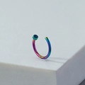 Aros para nariz tipo herradura arcoíris en soporte geométrico, joyería estilo hip-hop - Nose Ring / Arcoíris