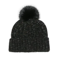 Dettaglio del berretto in maglia nera screziata con grande pompon in pelliccia sintetica - M (56-58cm) / Nero
