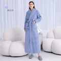 Peignoir long et épais en peluche bleu mer avec col châle et fermeture à ceinture - M / Style Femme / Bleu de mer