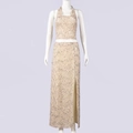 Detailansicht des champagnergoldenen Pailletten-Crop-Tops und Maxirocks mit Schlitz - S / Khaki