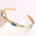 Bracelet jonc doré ajustable orné de trois breloques œil porte-bonheur en émail coloré - Bleu Clair/Blanc/Noir (SL115-4)