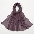 Detailaufnahme der mauvefarbenen Crinkle-Chiffon-Stoffstruktur mit dezentem Glanz - 180x70cm / Lederlila