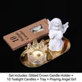 Nordisches Goldrand Kronen Kerzenhalter Set mit Engel Figur und goldenem Tablett - Goldrand Kronenhalter + Betender Engel Mädchen (Weiß) Set