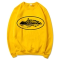Vibrant yellow crewneck sweatshirt with black island print, long sleeves and casual fit - Yellow (Black Print)