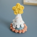 Handmade crochet mini top hat hair clip with yellow star and pink pompom details - Flesh Pink Cream Star Clip