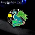 Spilla vintage a forma di drago smaltato verde con luna e ali, misura 5,3x4,5 cm - Drago Verde e Luna Piena