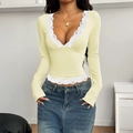 Top a maniche lunghe giallo pallido stile Y2K con pizzo bianco e scollo a V - Taglia M / Giallo chiaro