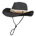 Detail van een zwarte stro cowboyhoed met sterrenprint en vintage metalen accenten - M (56-58cm) / Zwart