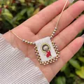 Detail van religieuze hanger met Jezus-afbeelding en gouden slangenketting sieraad - Jezus Christus