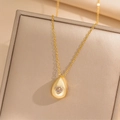 Elegante collar de oro con colgante de gota y circonita en forma de corazón mujer - Corazón gota de agua / Dorado