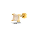 Détail d'un clou d'oreille carré en pierre de lune de 0,5 cm avec fermoir à vis doré - 1# Or Pierre Claire (HSPJ058) / 0.5cm