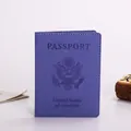 Custodia per passaporto viola in finta pelle con stemma USA e scritte dorate - Viola