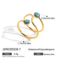 Macro-opname van golfvormige gouden roestvrijstalen ring met twee natuurlijke turkooizen - Jdr0305038-7