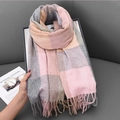 Sciarpa a quadri rosa e grigi effetto cashmere con nappe su divano in pelle - 180*70cm / Giallo Senape