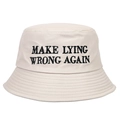 Detail van beige katoenen vissershoed met MAKE LYING WRONG AGAIN borduursel - Broken Wit