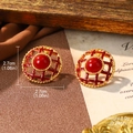 Detalle de los pendientes de esmalte rojo con medidas 2,7cm y peso de 8,0g - Pendientes de botón vintage de rejilla roja