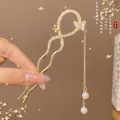 Pic à cheveux papillon doré avec détails en cristal et glands en perles pour chignons - Papillon Enveloppé (51#) / Or