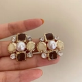 Retro flower earrings with gold metal, enamel, pearls and zircons in vintage style - Silver Needle-Cream-Coffee