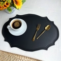 Elegante tovaglietta nera in finta pelle con bordo a onde e punti a sbalzo - Nero Ecopelle Vintage Ovale